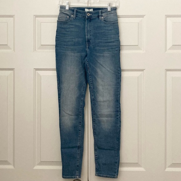 H&M High Rise super stretchy Skinny Jeans gently used size 4 - Picture 1 of 4